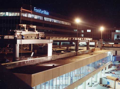 Flughafen bei Nacht